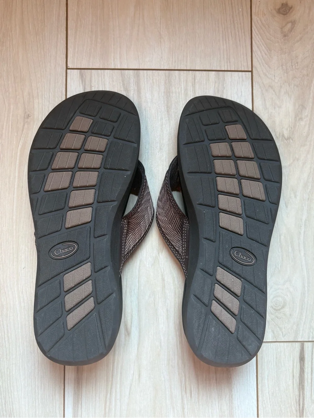 Chaco Men’s Flip Flops Brown Toe Post Sandals Size 9